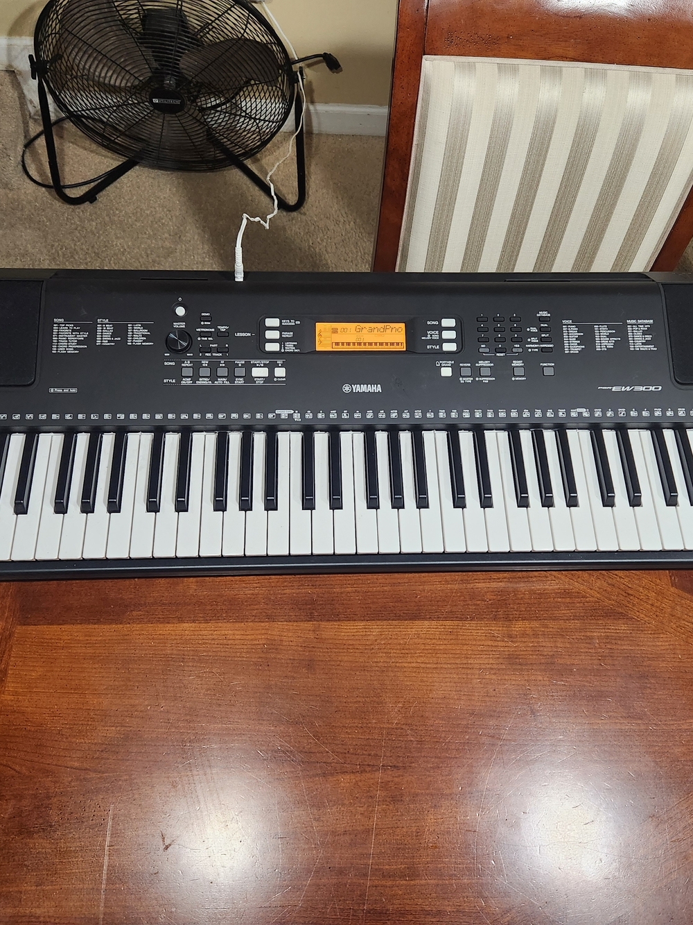 Yamaha Psr-EW300 Portable Digital Keyboard - Black with White Keys